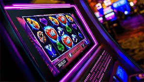 Paytable and bonus feature breakdown for a Hacksaw Gaming title on iya777